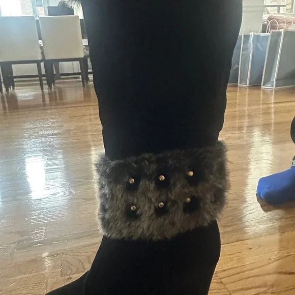Elegant Black Wedge Boots with Faux Fur Trim - Picture 2 of 12